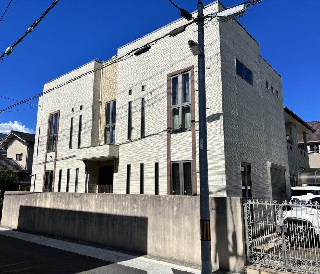 【箕面市 池田市 豊中市】箕面市 H様邸 塗装工事完工 【外壁塗装・防水工事専門店】 | ブログ| 箕面市周辺【細かい見積り】外壁塗装と屋根 ...