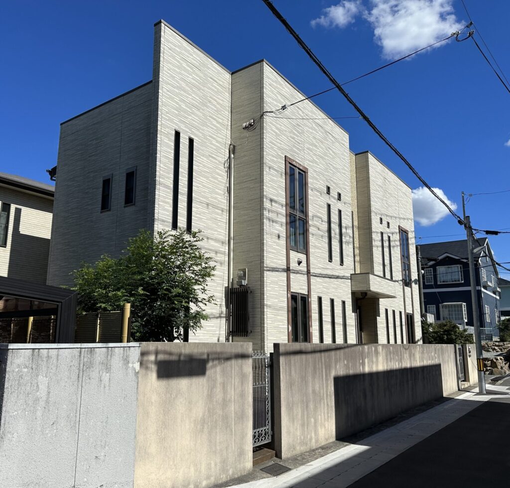 【箕面市 池田市 豊中市】箕面市 H様邸 塗装工事完工 【外壁塗装・防水工事専門店】 | ブログ| 箕面市周辺【細かい見積り】外壁塗装と屋根 ...